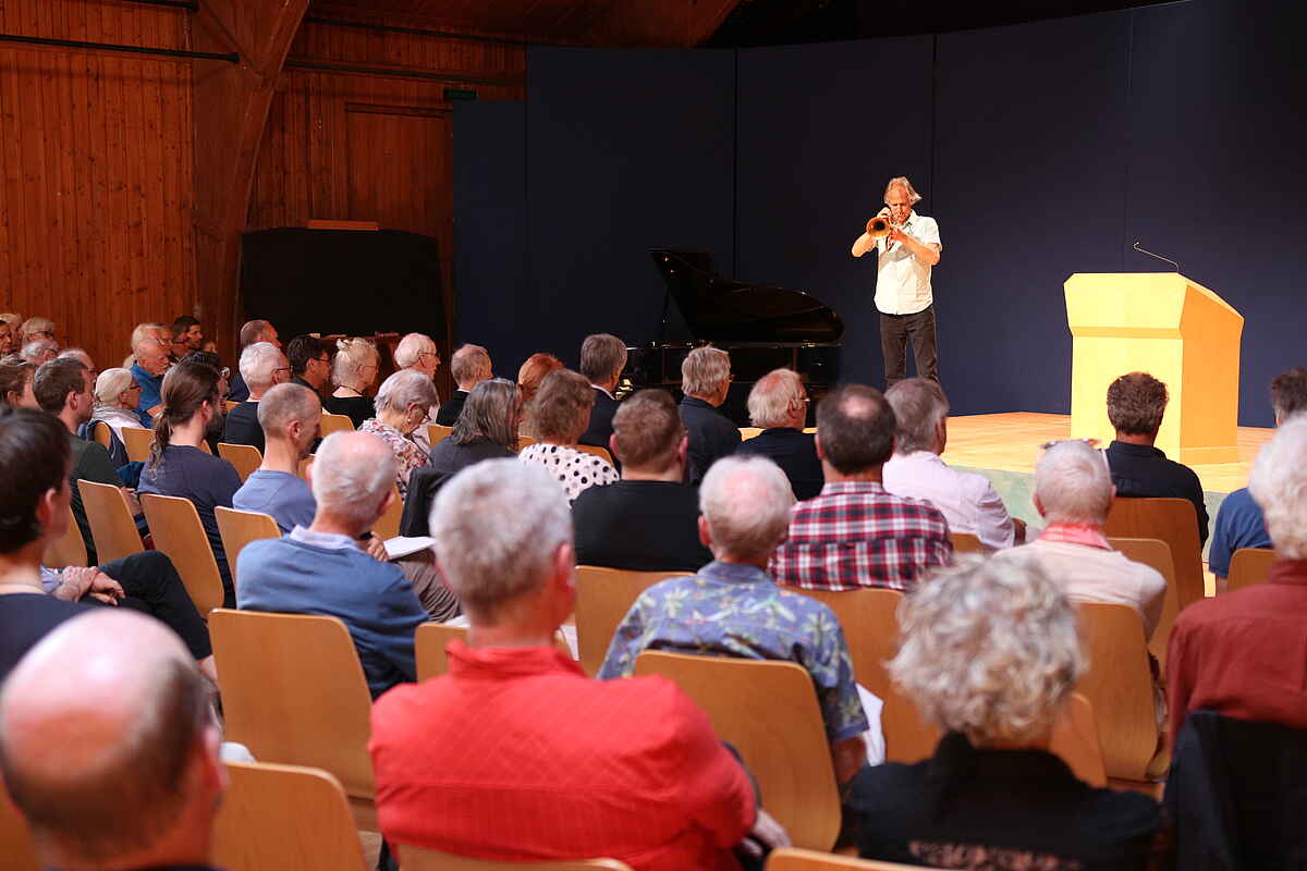 Markus Stockhausens Klangwelten begleiten das Symposion. Foto Paul Stender