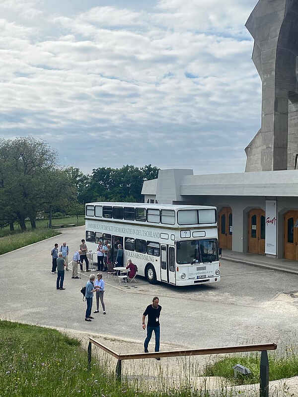 Der Omnibus für direkte Demokratie. Foto Barbara Schnetzler