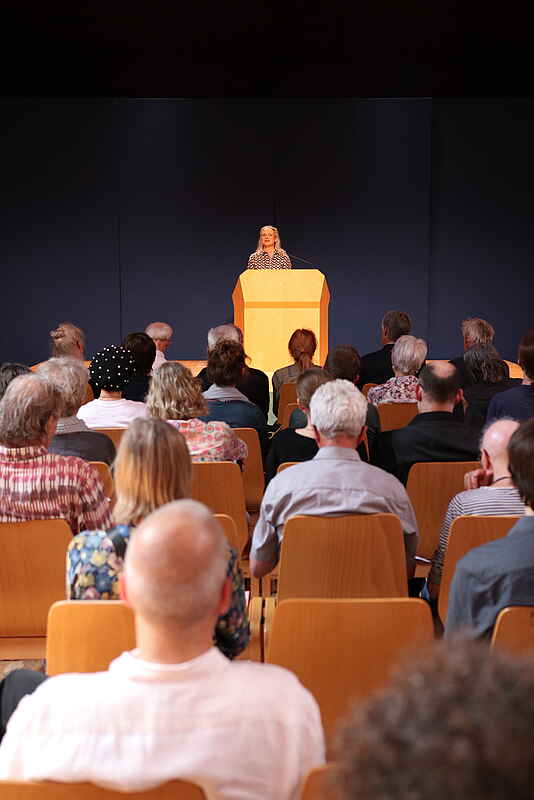 Eröffnung des Symposions mit Christiane Haid. Foto Paul Stender